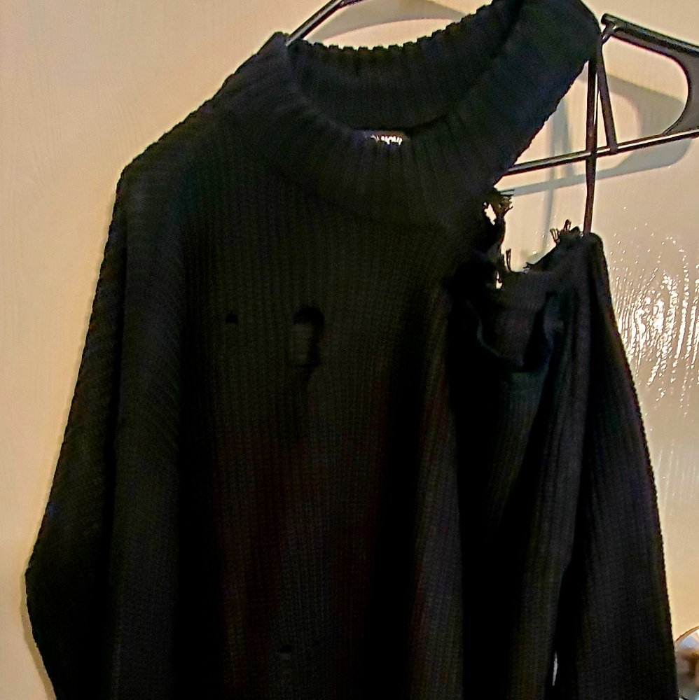 FashionNova size Large black knit sweater